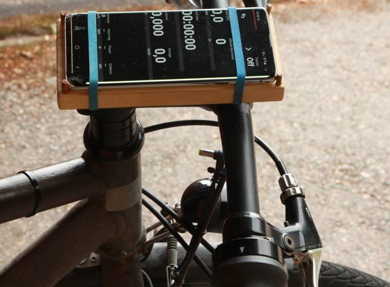 handlebar and smart phone